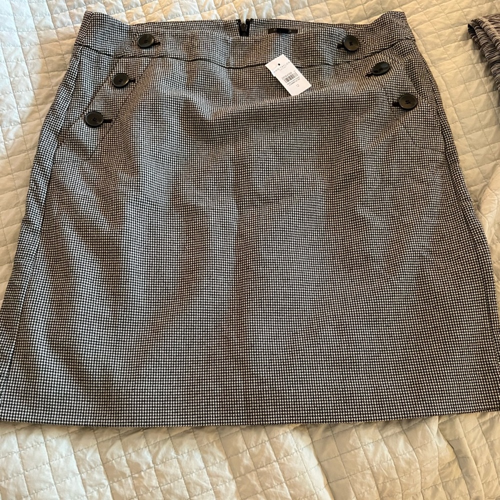 Ann Taylor Skirt - new with tags on! Size 12.